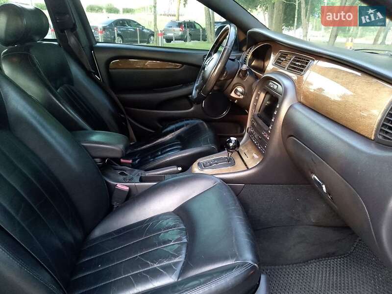 Седан Jaguar X-Type 2001 в Киеве