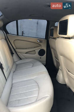 Седан Jaguar X-Type 2001 в 