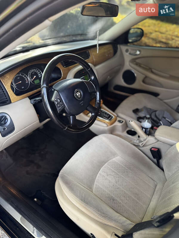 Седан Jaguar X-Type 2006 в Бучаче