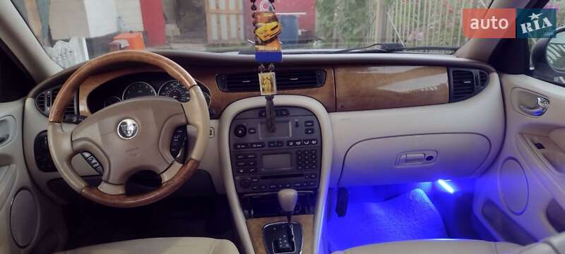 Седан Jaguar X-Type 2002 в Бердичеві
