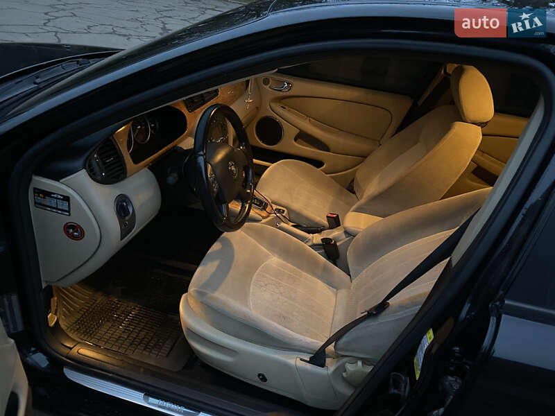 Седан Jaguar X-Type 2006 в Дубно