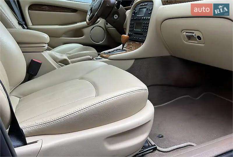 Седан Jaguar X-Type 2006 в Смеле