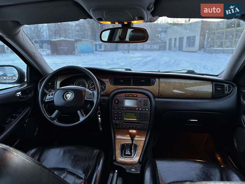 Седан Jaguar X-Type 2006 в Казатине