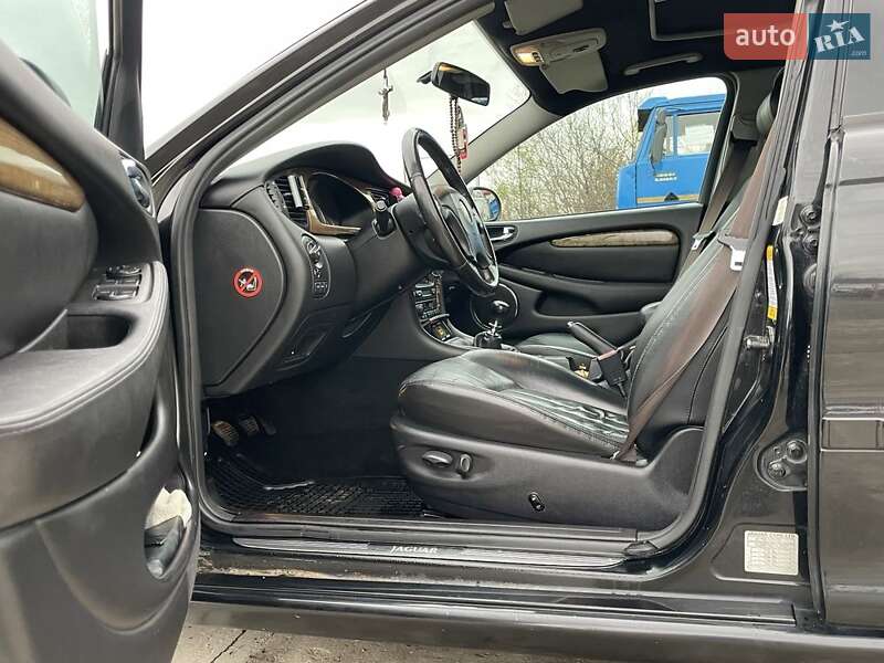 Седан Jaguar X-Type 2001 в Тячеве