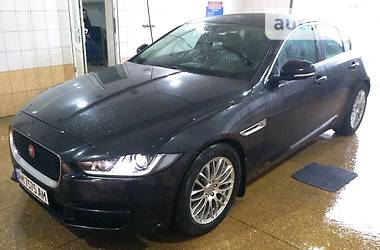 Седан Jaguar XE 2015 в Житомирі