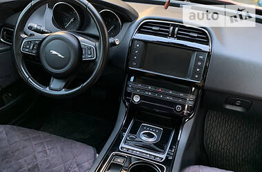 Седан Jaguar XE 2016 в Жовтих Водах