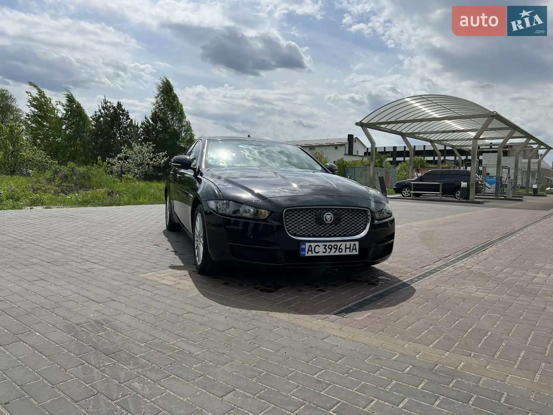 2018 Jaguar XE - мініатюра 2