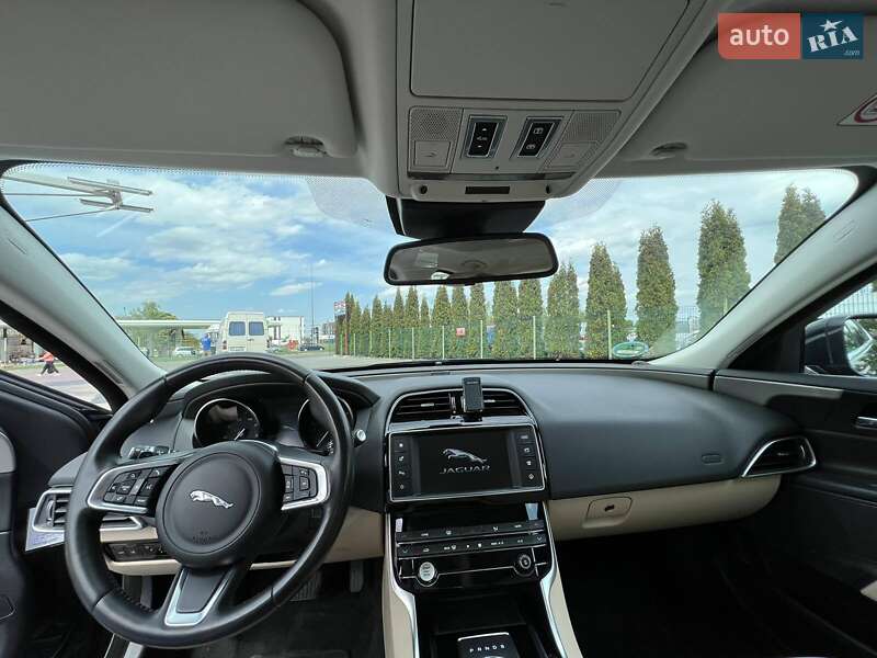 Седан Jaguar XE 2018 в Луцке