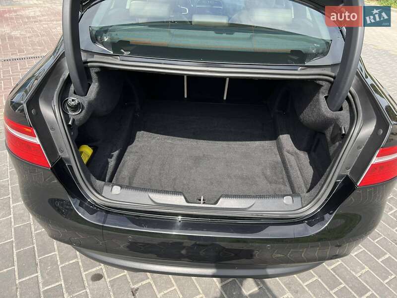 Седан Jaguar XE 2018 в Луцке