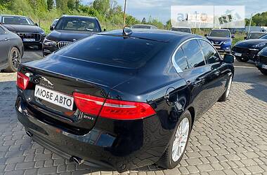 Седан Jaguar XE 2016 в Львове