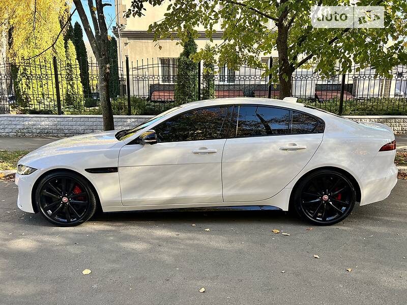Седан Jaguar XE 2021 в Киеве