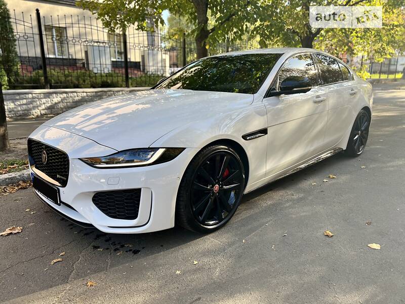 Седан Jaguar XE 2021 в Киеве