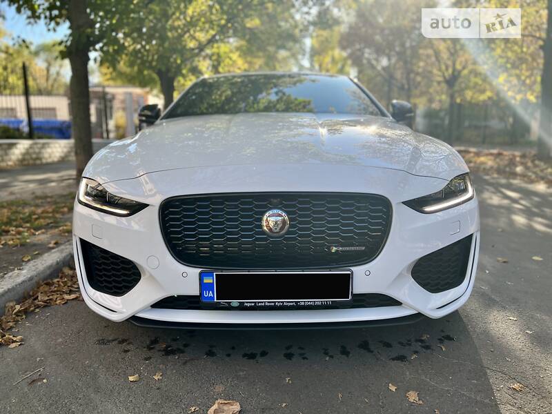Седан Jaguar XE 2021 в Киеве
