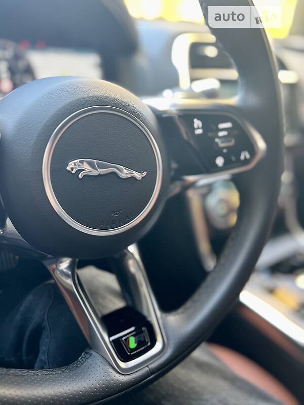 Седан Jaguar XE 2021 в Киеве