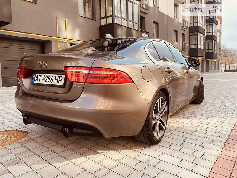 Седан Jaguar XE 2016 в Ивано-Франковске