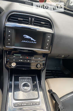 Седан Jaguar XE 2016 в Івано-Франківську