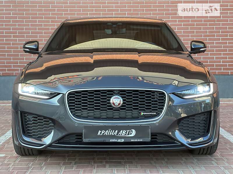 Седан Jaguar XE 2020 в Киеве