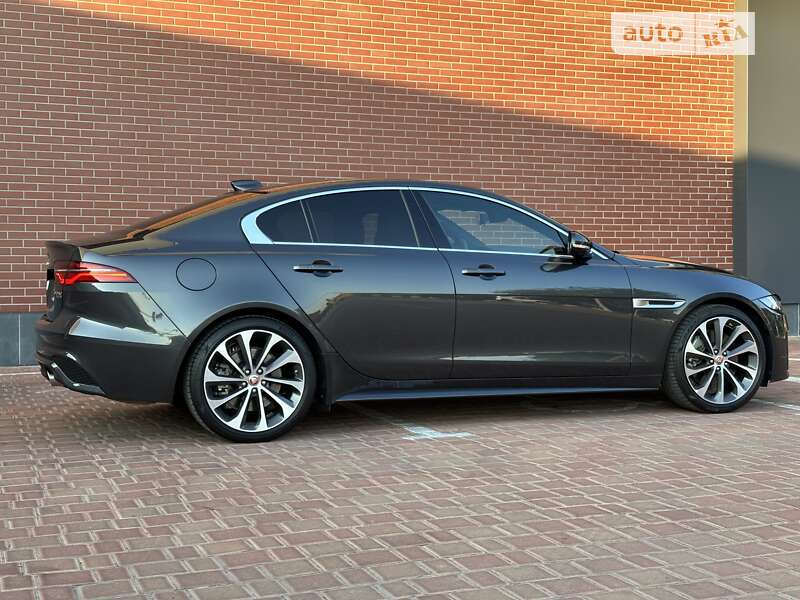 Седан Jaguar XE 2020 в Киеве