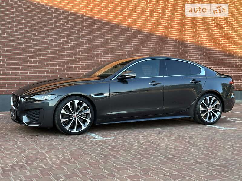 Седан Jaguar XE 2020 в Киеве