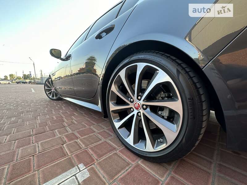 Седан Jaguar XE 2020 в Киеве