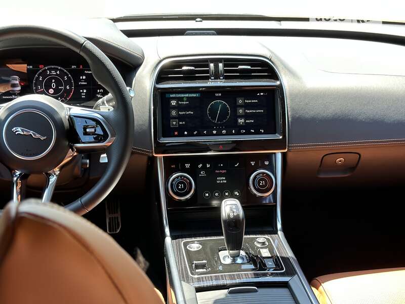 Седан Jaguar XE 2020 в Киеве