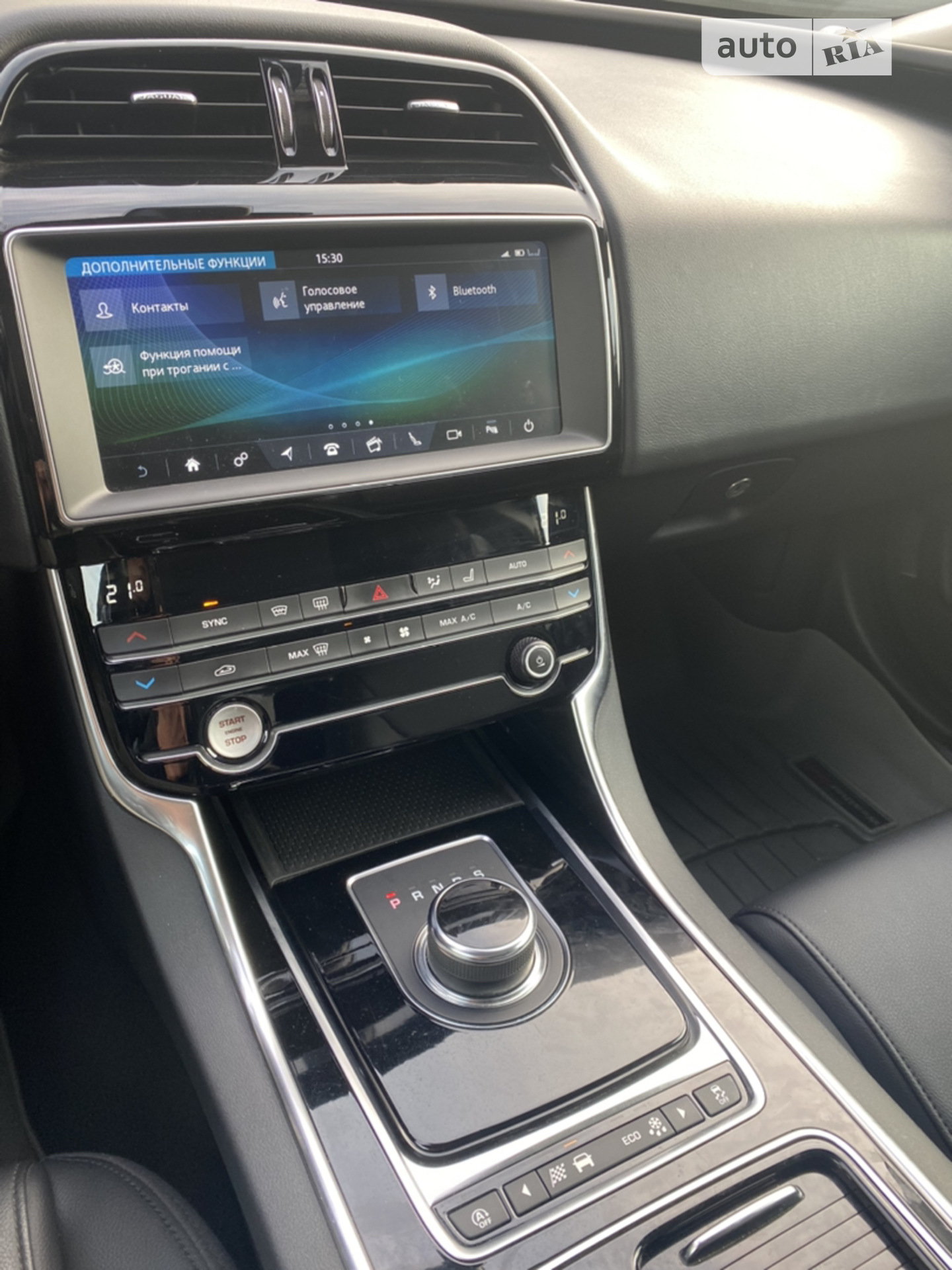 2019 Jaguar XE - мініатюра 8