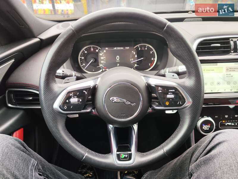 Седан Jaguar XE 2019 в Виннице