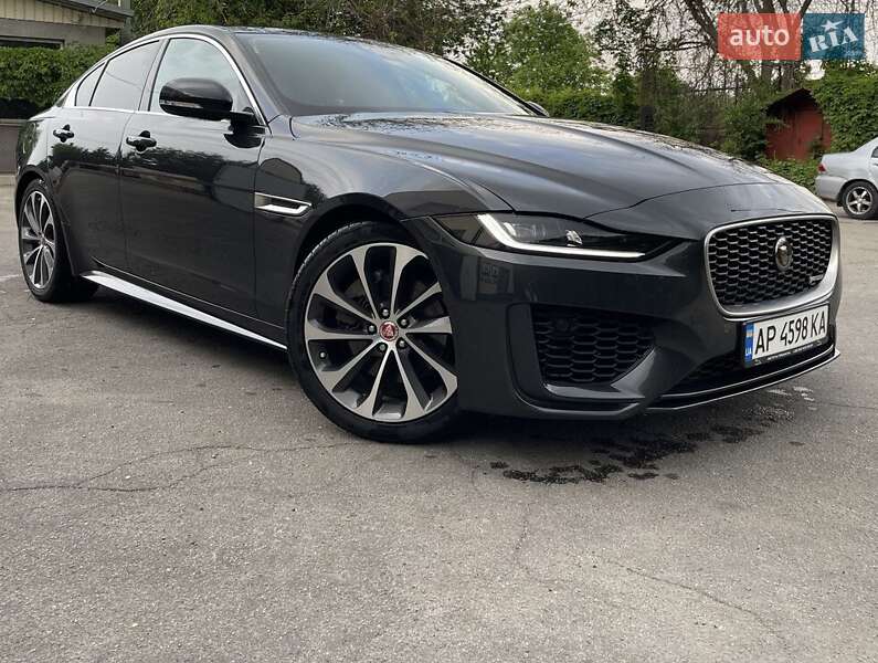 Jaguar XE 2020
