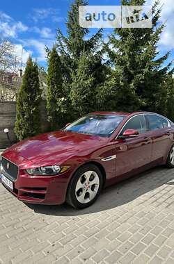 Седан Jaguar XE 2016 в Львове