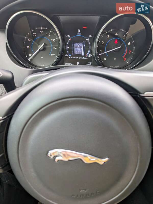 Седан Jaguar XE 2016 в Луцке