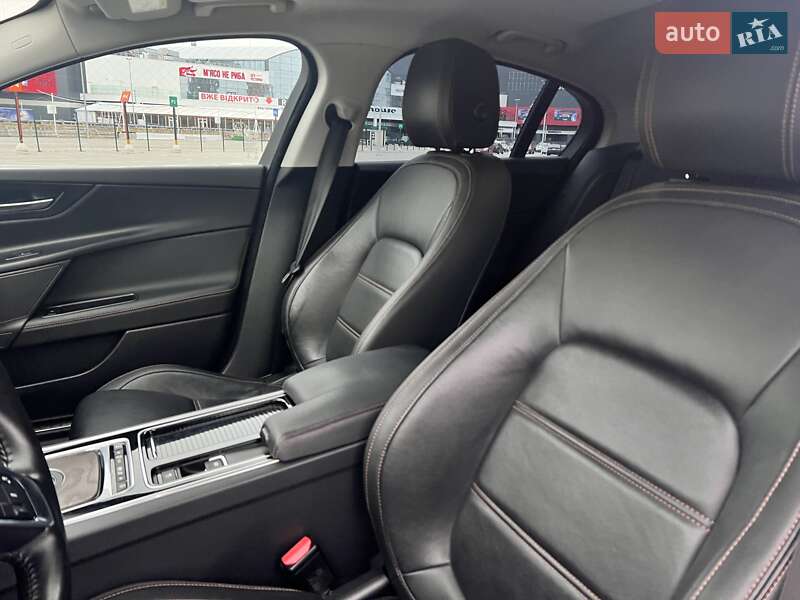 Седан Jaguar XE 2017 в Полтаве