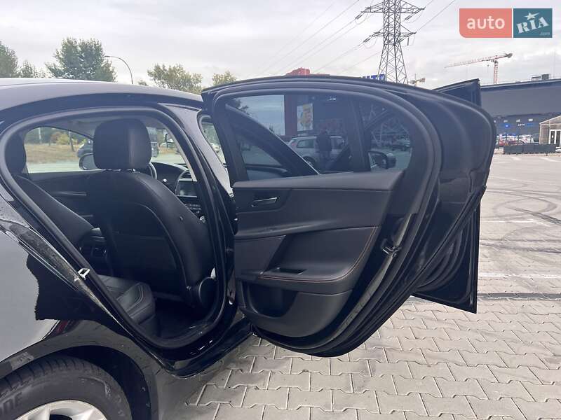 Седан Jaguar XE 2017 в Полтаве