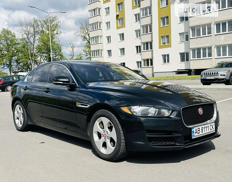 Седан Jaguar XE 2017 в Виннице