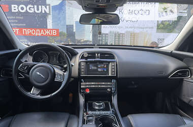 Седан Jaguar XE 2016 в Вінниці