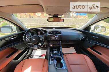 Седан Jaguar XE 2015 в Виннице