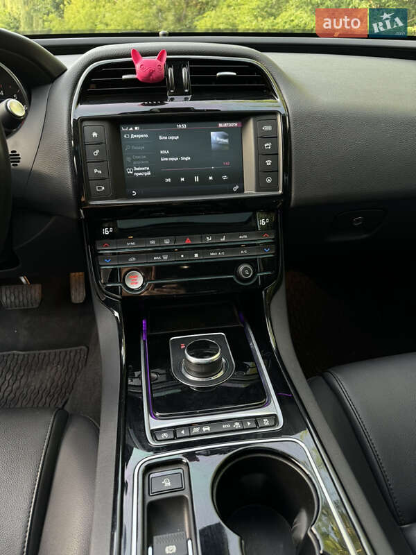 Седан Jaguar XE 2016 в Тернополе фото 11 Седан Jaguar XE 2016 в Тернополе