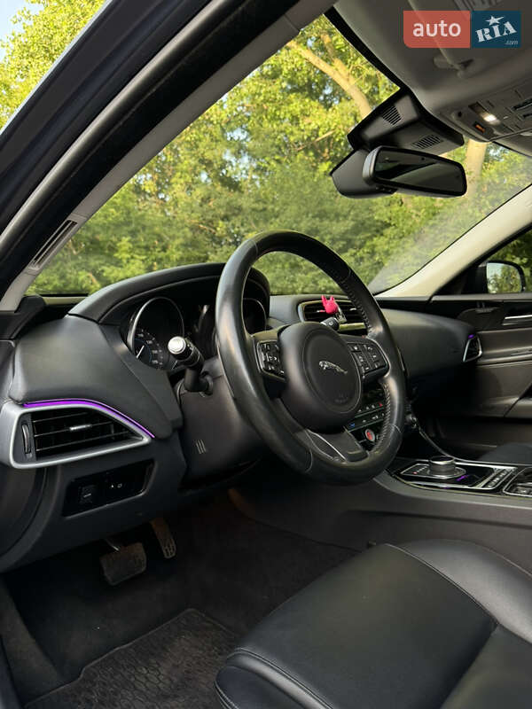 Седан Jaguar XE 2016 в Тернополе фото 15 Седан Jaguar XE 2016 в Тернополе