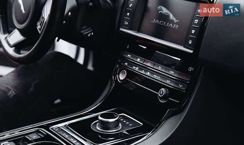 Седан Jaguar XE 2016 в Киеве фото 24 Седан Jaguar XE 2016 в Киеве