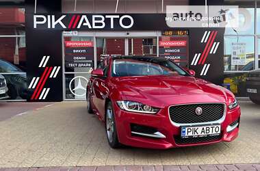 Седан Jaguar XE 2015 в Львове