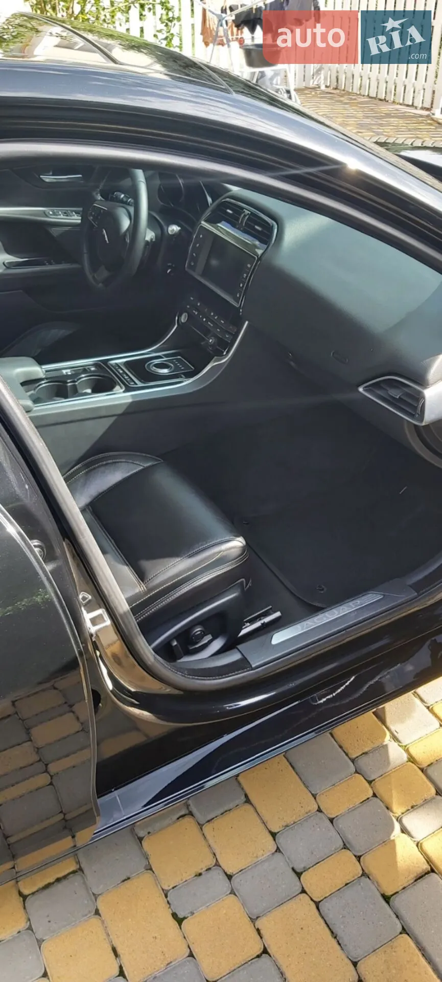 2016 Jaguar XE - мініатюра 8