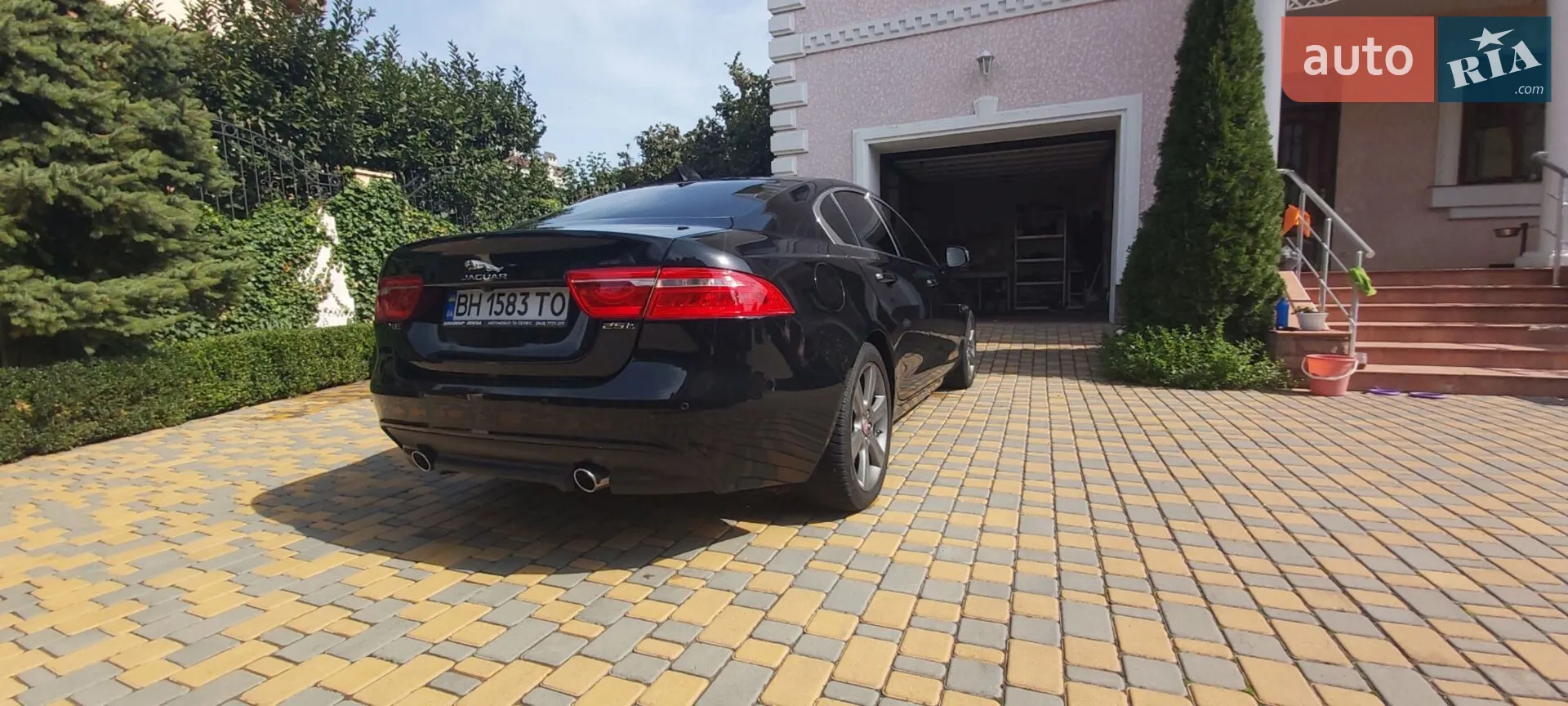 2016 Jaguar XE - мініатюра 2