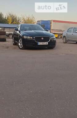 Седан Jaguar XE 2016 в 