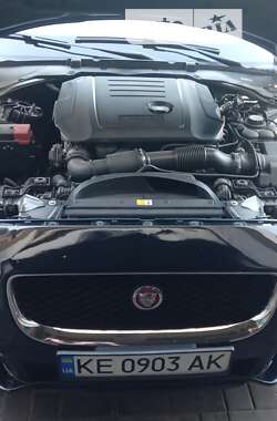 Седан Jaguar XE 2016 в 