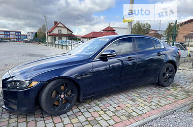 Седан Jaguar XE 2017 в Львове