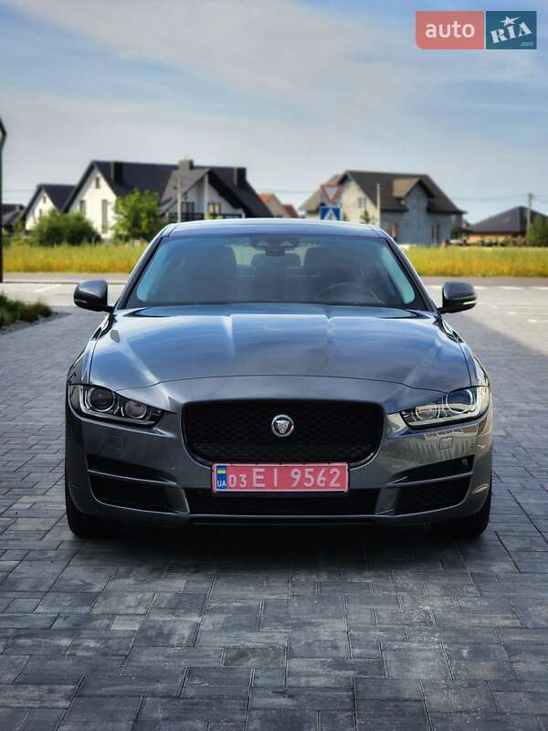 Седан Jaguar XE 2017 в Луцке
