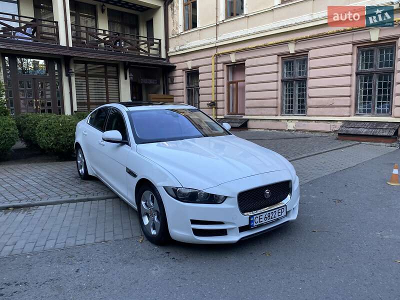 Седан Jaguar XE 2018 в Черновцах