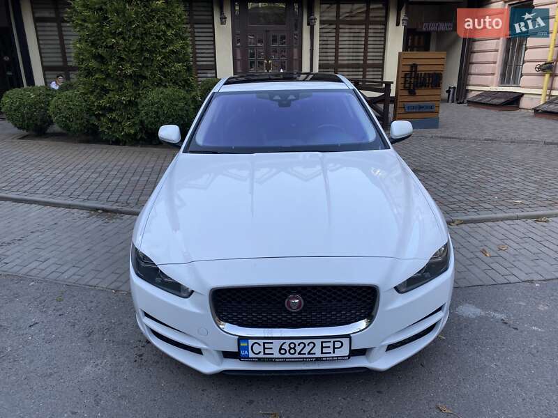 Седан Jaguar XE 2018 в Черновцах