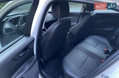 Седан Jaguar XE 2018 в 