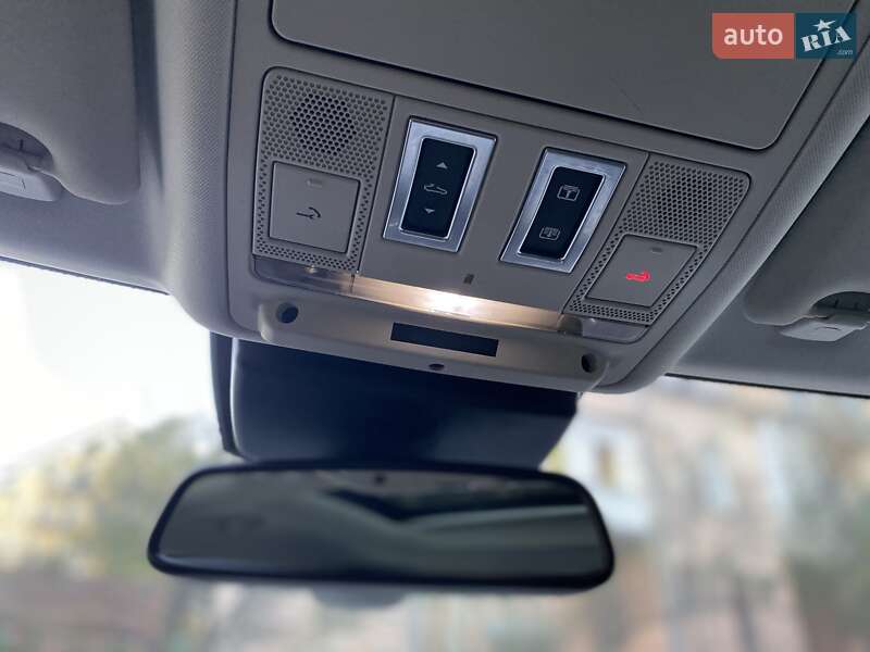 Седан Jaguar XE 2018 в Черновцах