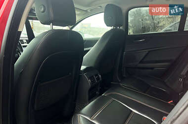 Седан Jaguar XE 2015 в 